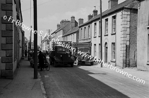 NARROW STREET WITH TURF LORRY